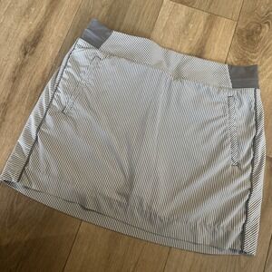 Athleta Brooklyn Textured 16" Skort‎ Women's 12 Gray Stripe Zip Pockets Stretch